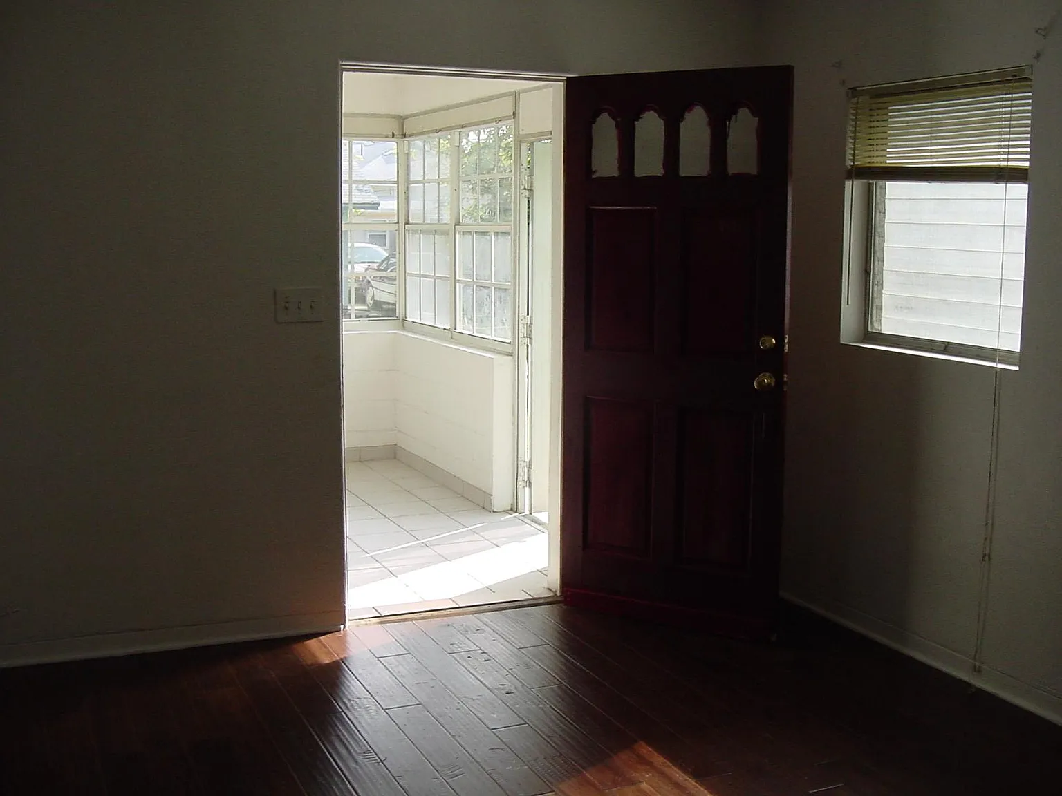 725 Jackson St N — Photo 3
