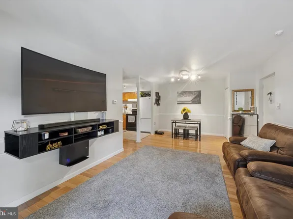 302 River Rd APT D8, Wilmington, DE 19809