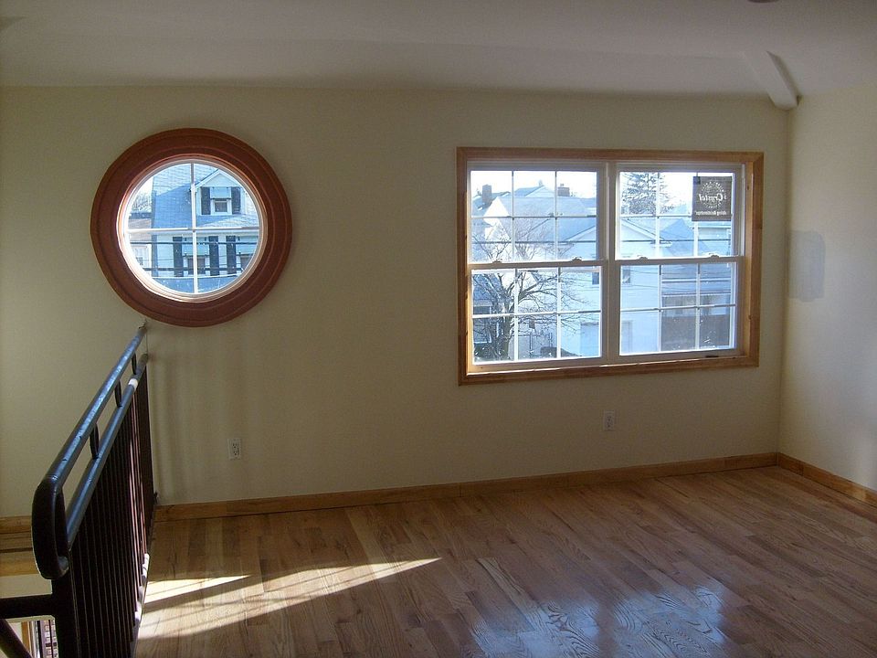 LIVING/DINNING AREA