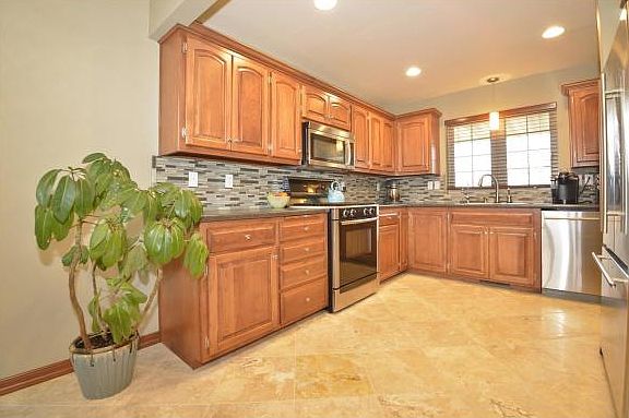 5th image of 145 E River Dr