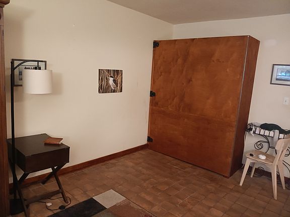 4th image of 4725 15th Ave NE #7