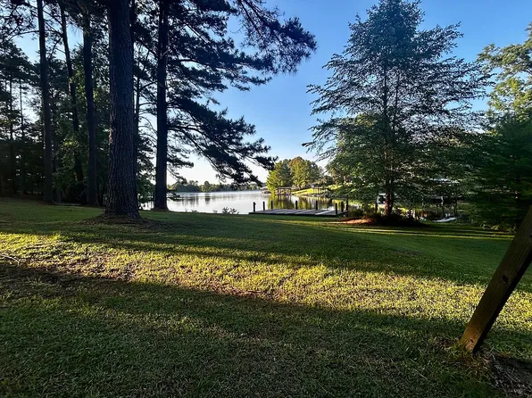203 Buccaneer Dr, Hattiesburg, MS 39402