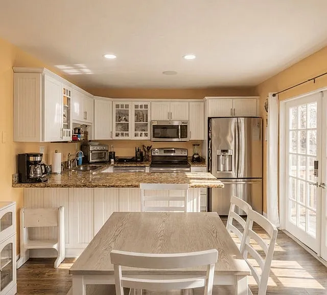 3321 Harriet Ave — Photo 4