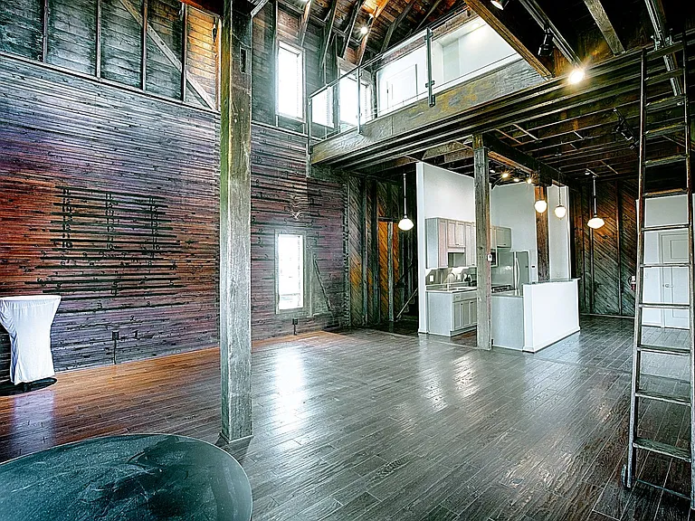 36 Middle St — Photo 1