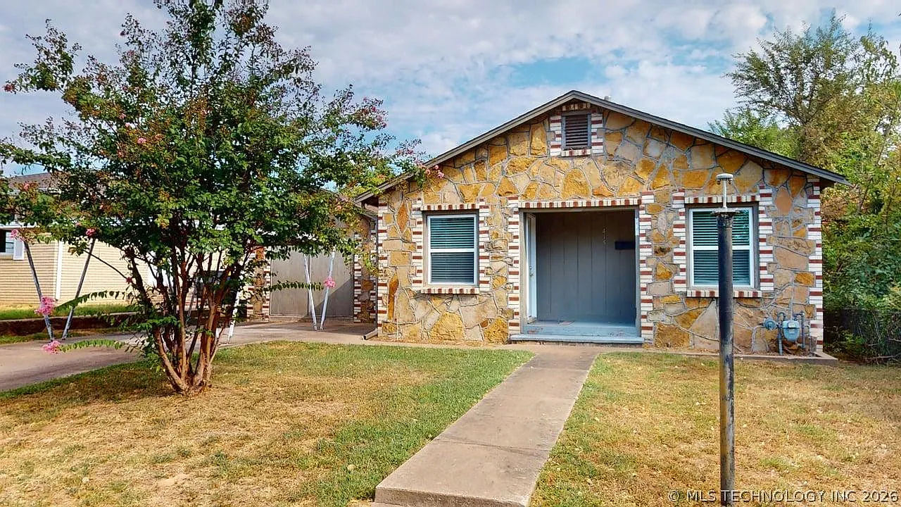 2 bed, 1.0 bath, 828 sqft, $1,425 — Photo 2