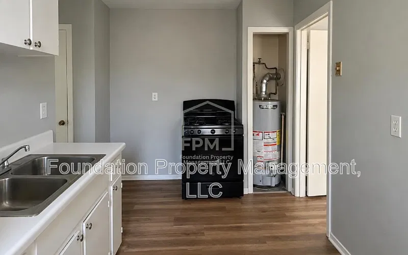 1912 Hubert Ave — Photo 4
