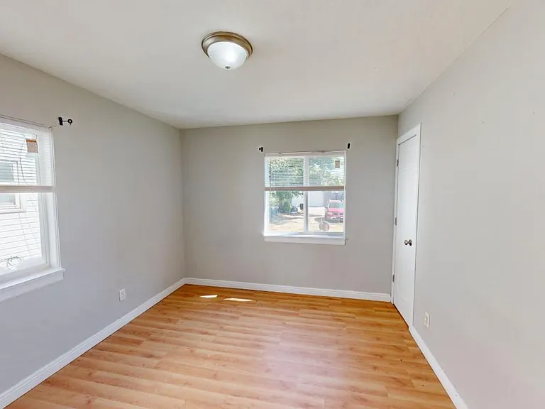 388 S Powell Ave — Photo 12