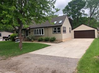 1215 Valley St, Chaska, MN 55318