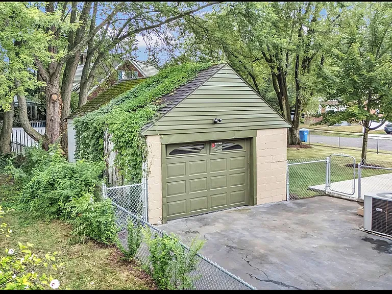 116 Morse St — Photo 8