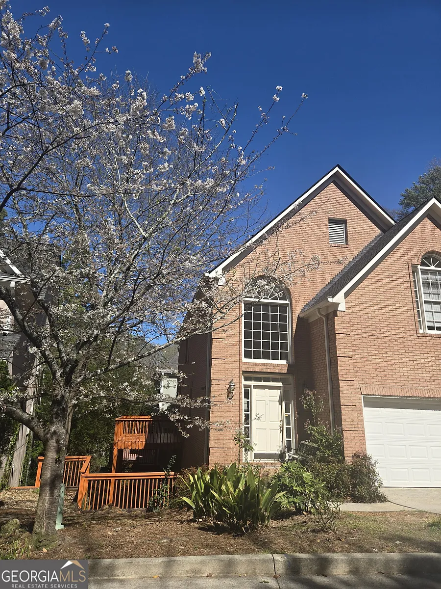 Building Photo - 1209 Wildcliff Cir NE