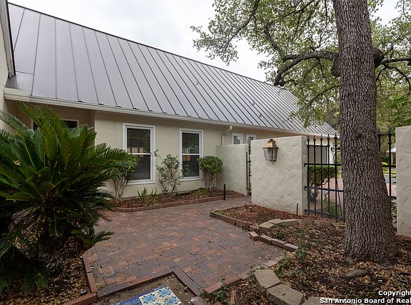 2nd image of 9 Campden Cir