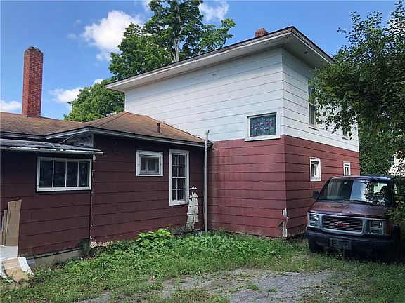 5th image of 376 E Dyke St