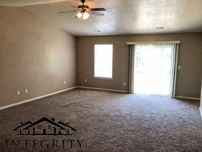21067 Harbor Ln — Photo 2