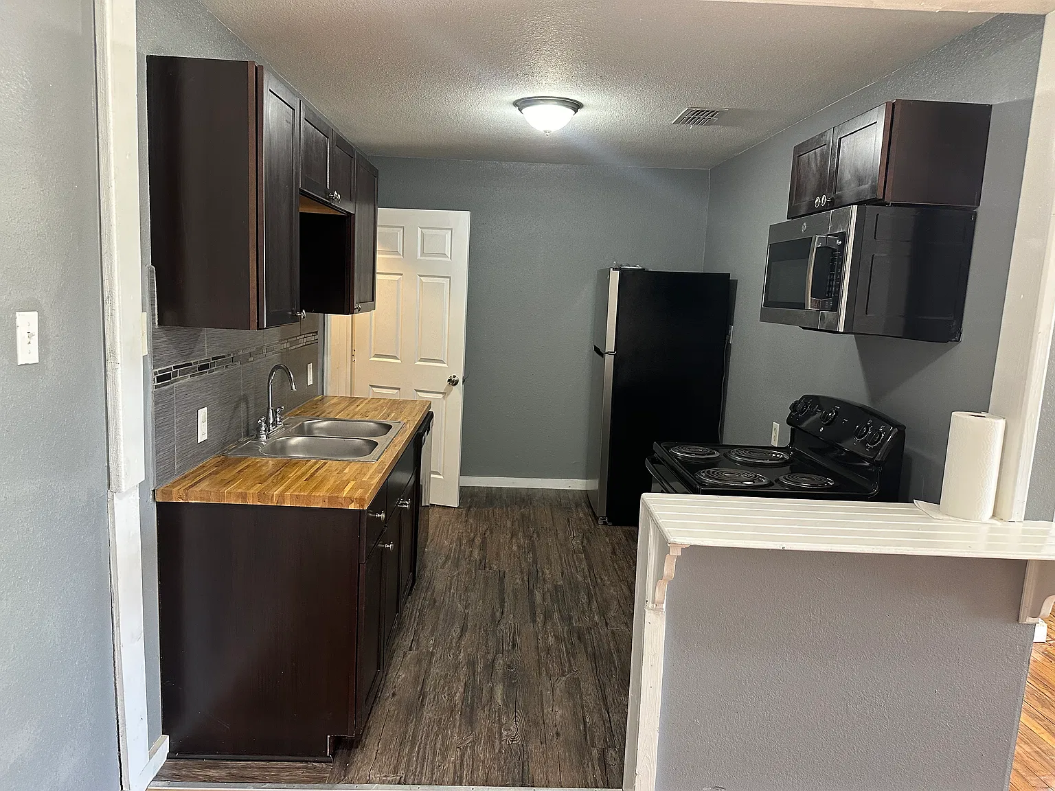 311 Glamis Ave — Photo 1