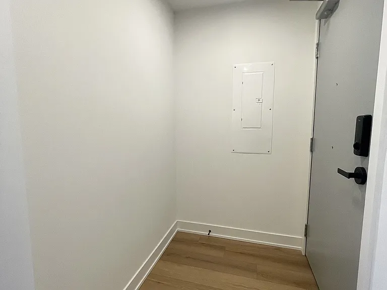 758 Dovercourt Rd #506 — Photo 3
