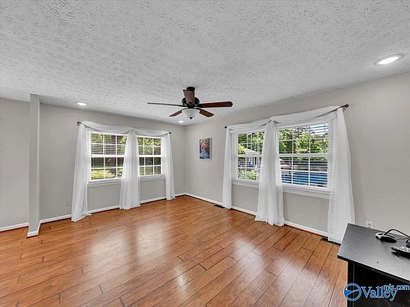 3rd image of 23 Elizabeth Dr NE
