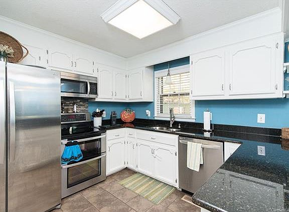 3rd image of 616 Forest Ln #L 11
