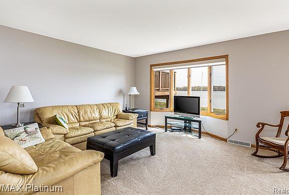 4th image of 3500 Briar Hill Ct