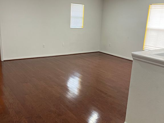 3rd image of 4466 Philadelphia Cir