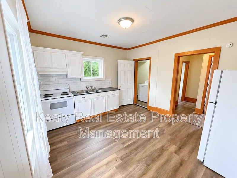 2 bed, 1.0 bath, 860 sqft, $1,200 — Photo 3