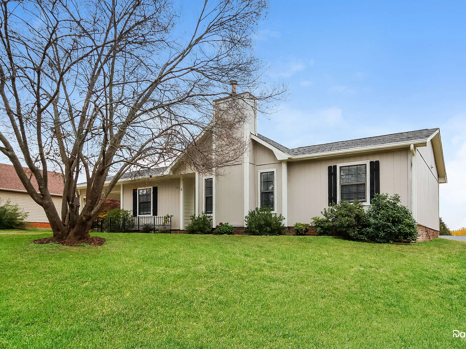 3 bed, 2.0 bath, 1314 sqft, $1,705 — Photo 3