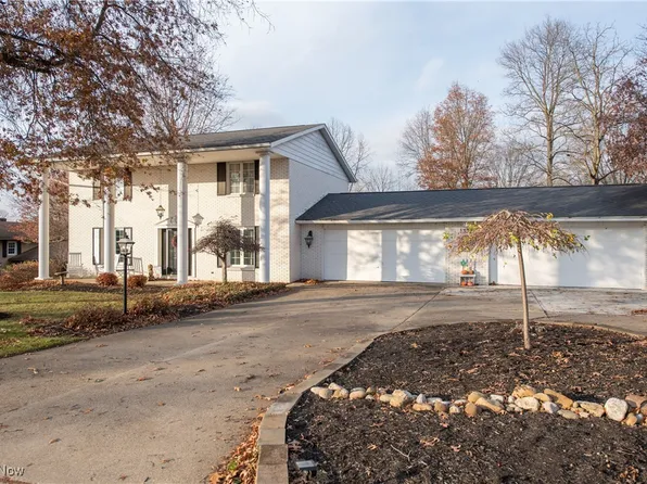 1327 Melrose Cir NE, Bolivar, OH 44612