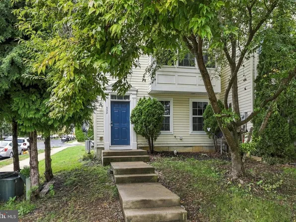 332 Dickens Dr, Lancaster, PA 17603