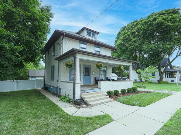 124 E Sunnyside Ave, Libertyville, IL 60048