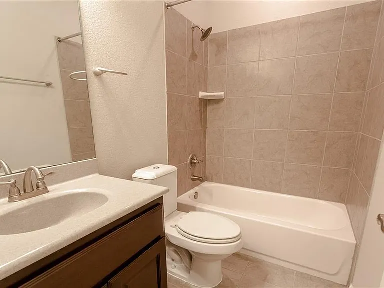 8238 Arezzo Dr — Photo 15