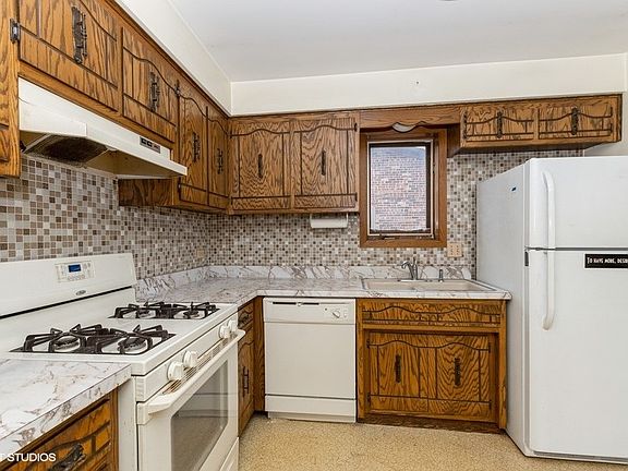 4th image of 10418 S Komensky Ave APT 3N