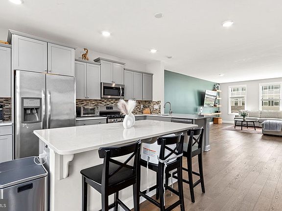 4th image of 57 Sullivan Way