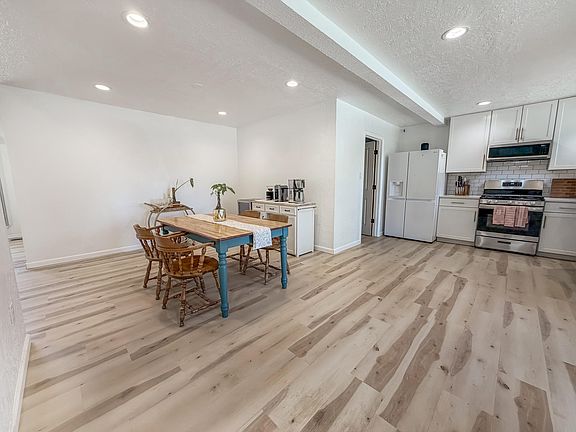 4th image of 10108 La Paz Dr NW