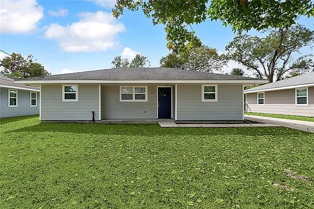 3 bed, 2.0 bath, 1100 sqft, $1,800 — Photo 1