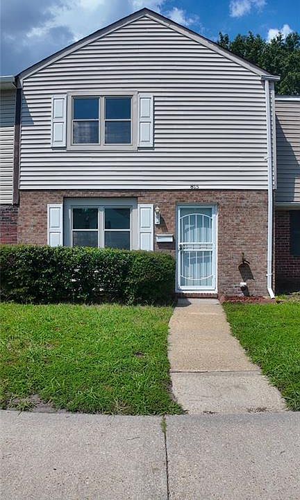 1st image of 815 S Grosvenor Ct