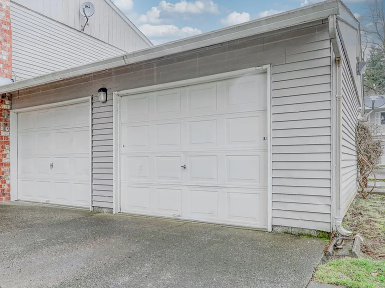 Edgewood Apartments in Vancouver, WA - 2 Bedrooms and 1 Bath — Photo 4