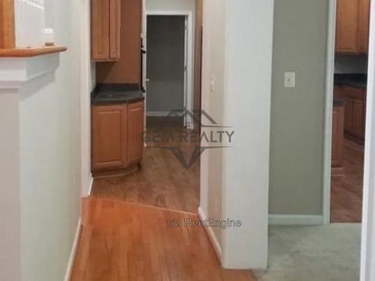 10410 Silver Creek Ct — Photo 12