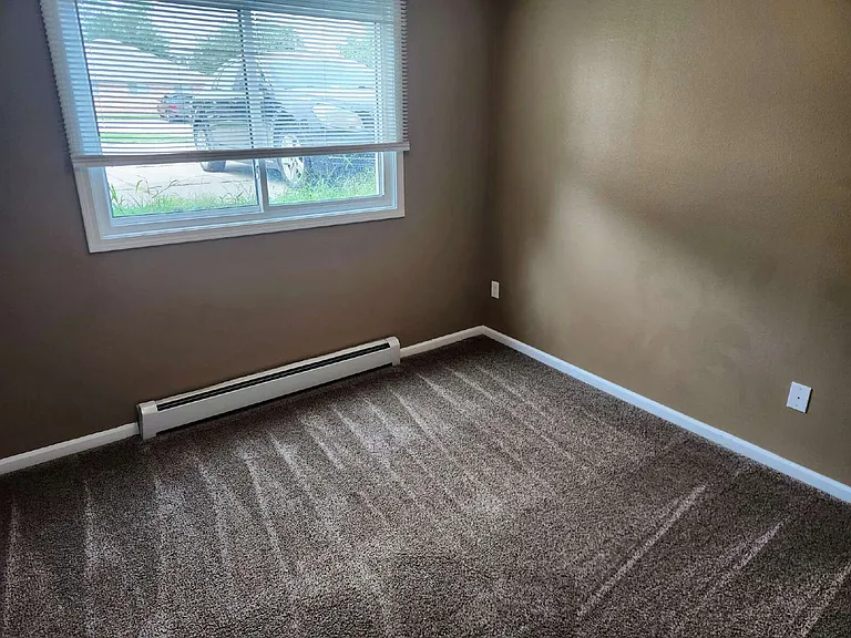 450 Laurel St — Photo 16
