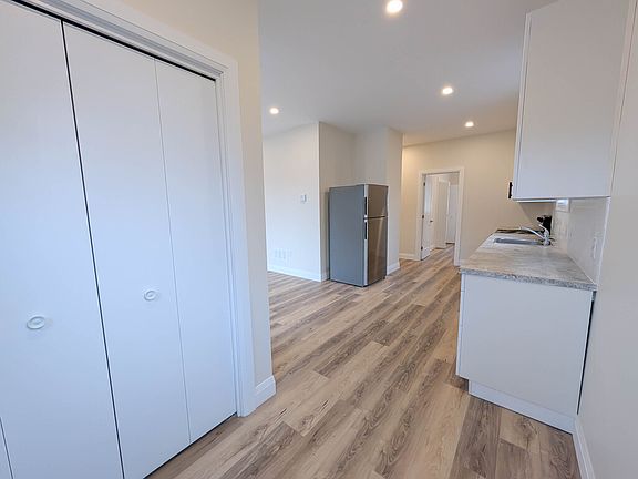 5th image of 70 Scott St W #3