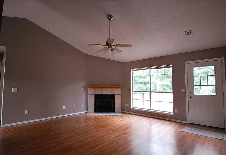 1505 Crescent St — Photo 13