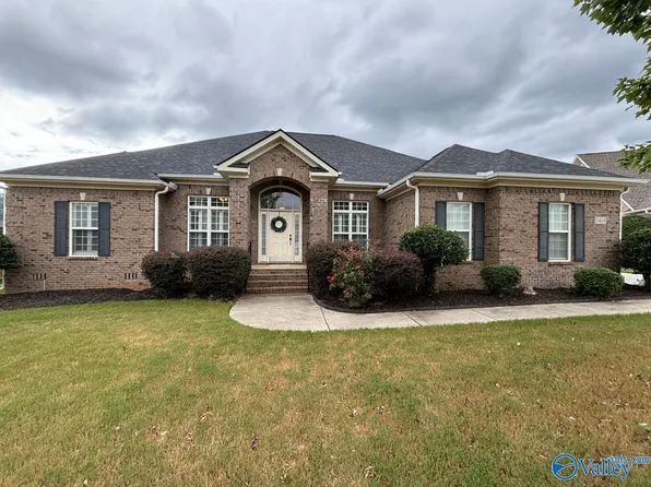 7404 Parktrace Ln SE, Owens Cross Roads, AL 35763