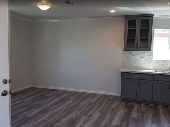 5th image of 1812 E 109th Pl