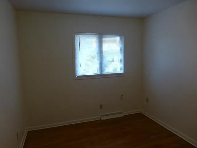 Plymouth Dr — Photo 3