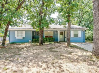 700 Polly Ave, Azle, TX 76020