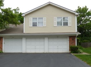 66 Pine Cir, Cary, IL 60013