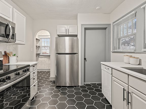 4th image of 517 N Emerson Ave