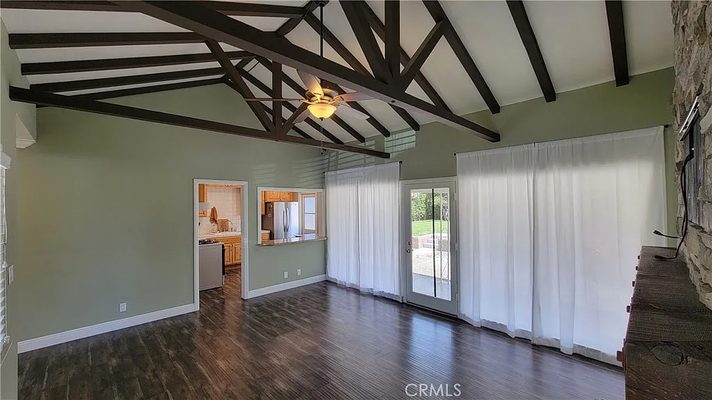 3 bed, 1404 sqft, $3,550 — Photo 2