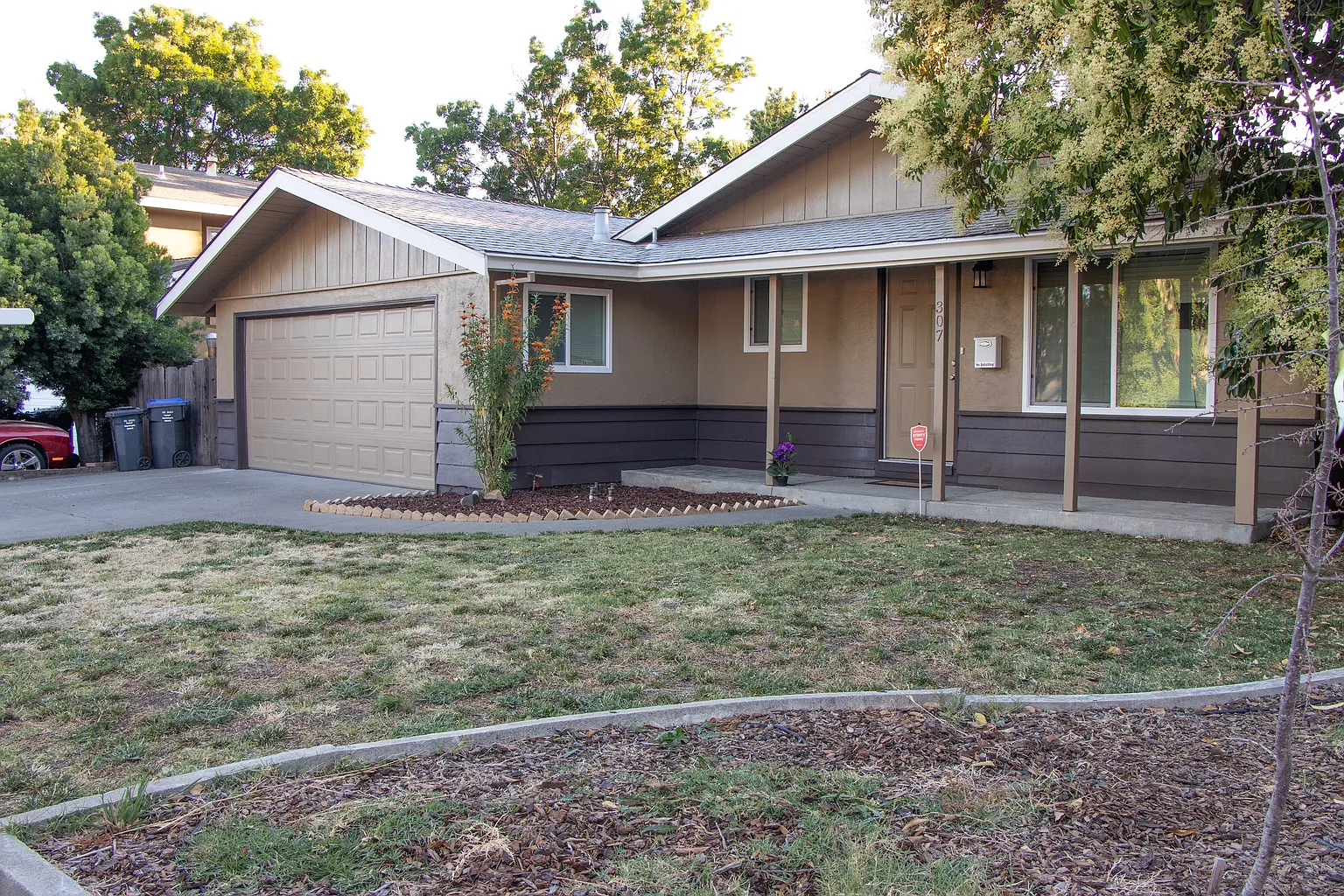 307 Tulip St photo 1
