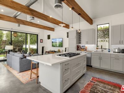 3611 Moore St, Los Angeles, CA, 90066
