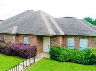 208 Hampton Ct, Longview, TX 75605