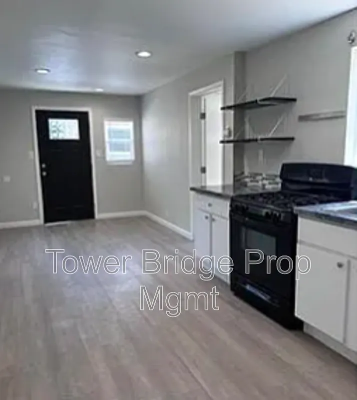 1 bed, 1.0 bath, 450 sqft, $1,320 — Photo 2